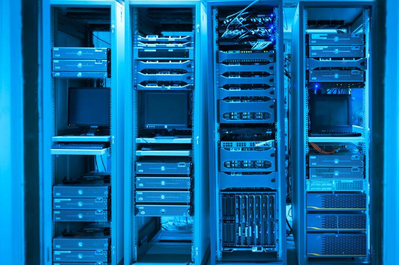 網(wǎng)絡(luò)服務(wù)器與計(jì)算機(jī)的網(wǎng)絡(luò)設(shè)備 構(gòu)建現(xiàn)代信息世界的核心基石